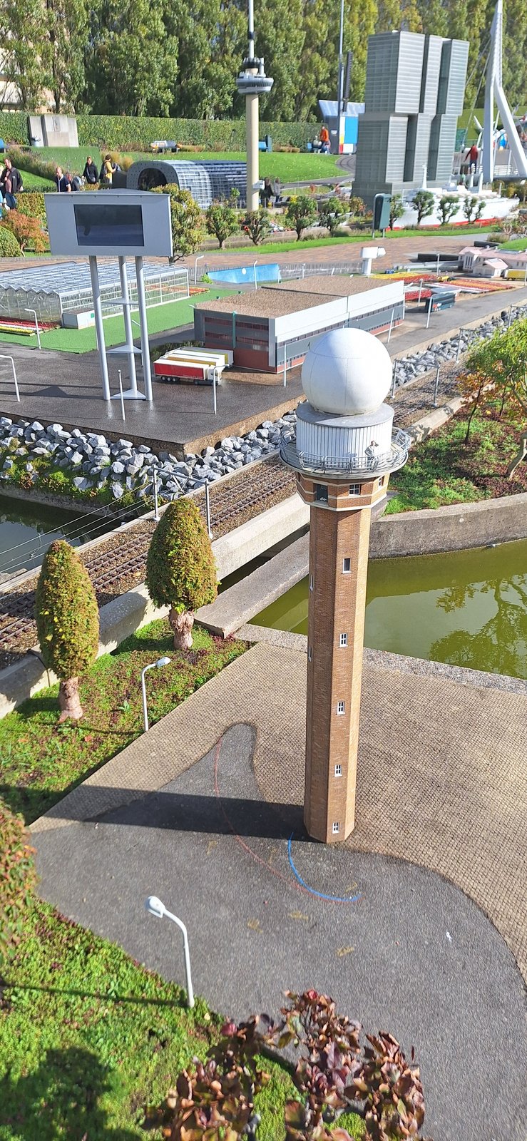 Wie weet wat/waar deze toren is mag het zeggen. Er stonden helaas niet overal bordjes.