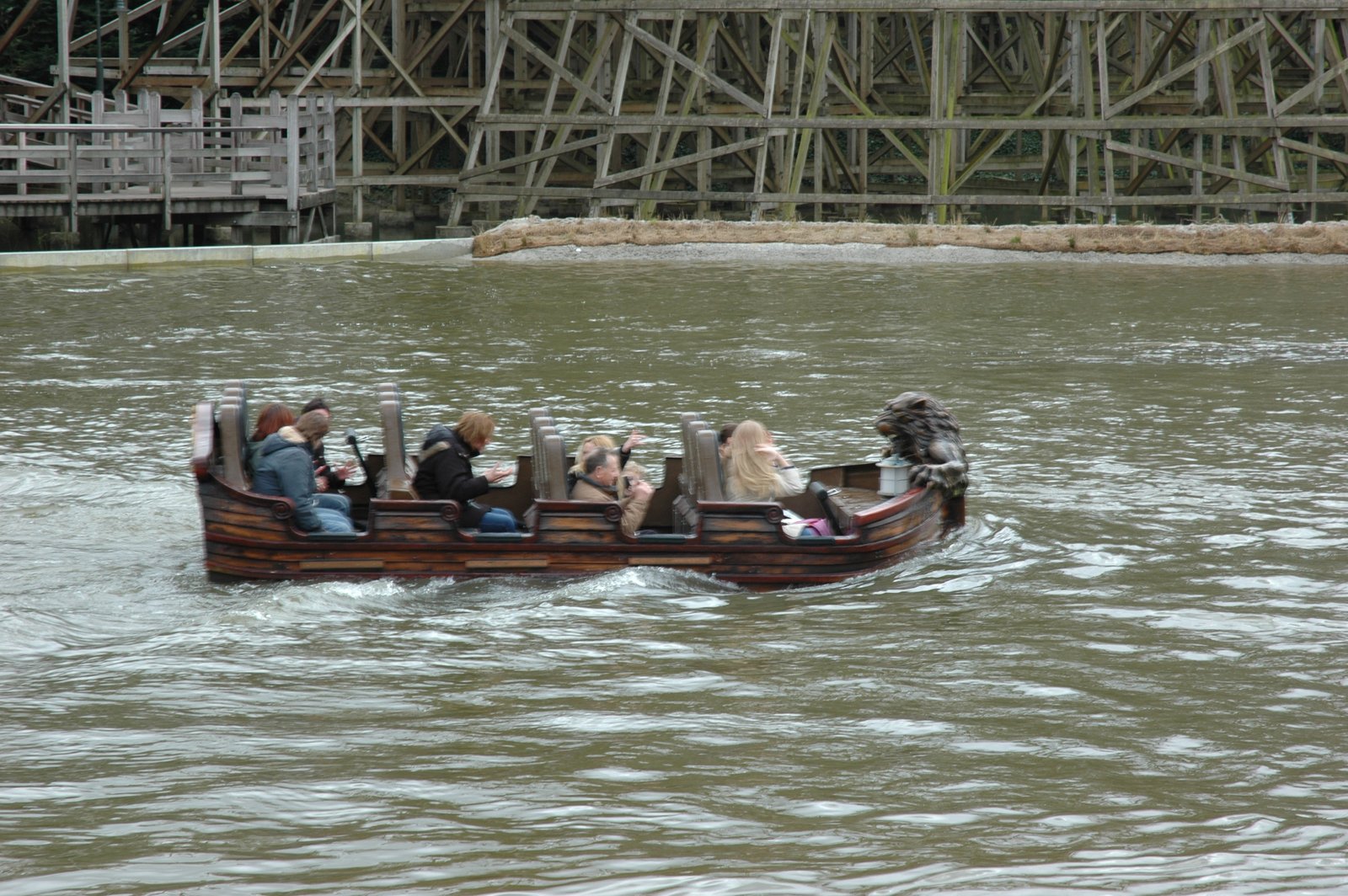 Bootje met gasten op zijn retour in DVH