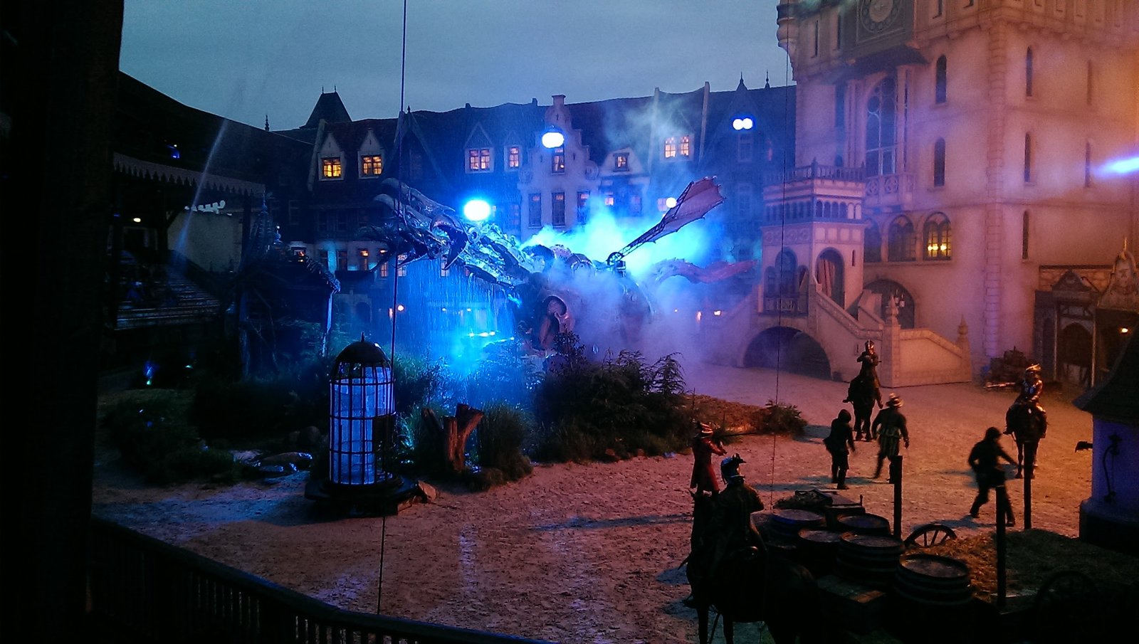 Raveleijn anno 2015 in het donker. Spectaculair met de lichteffecten!