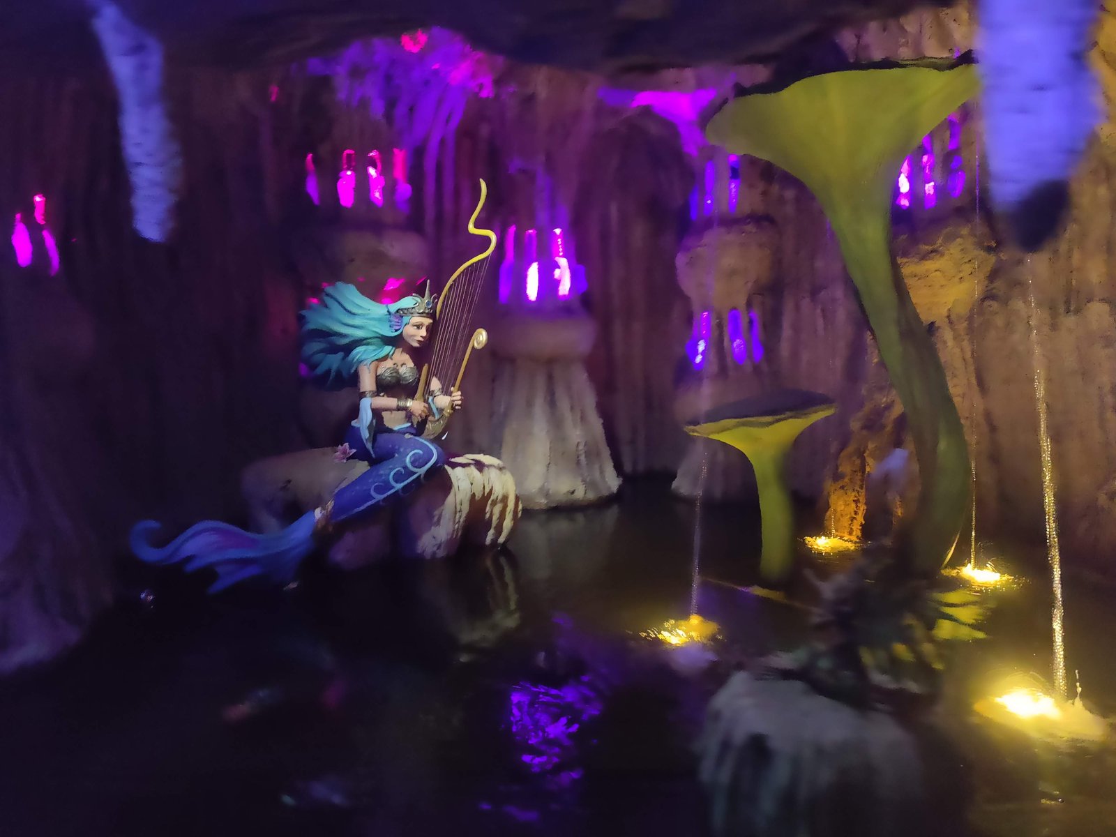 Een van de weinige animatronics die te zien is in Merlin's Quest.