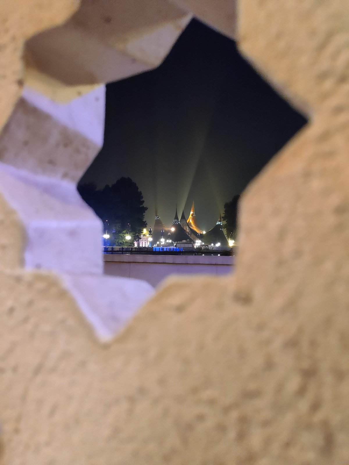Een doorkijkje richting het Huis van de Vijf Zintuigen