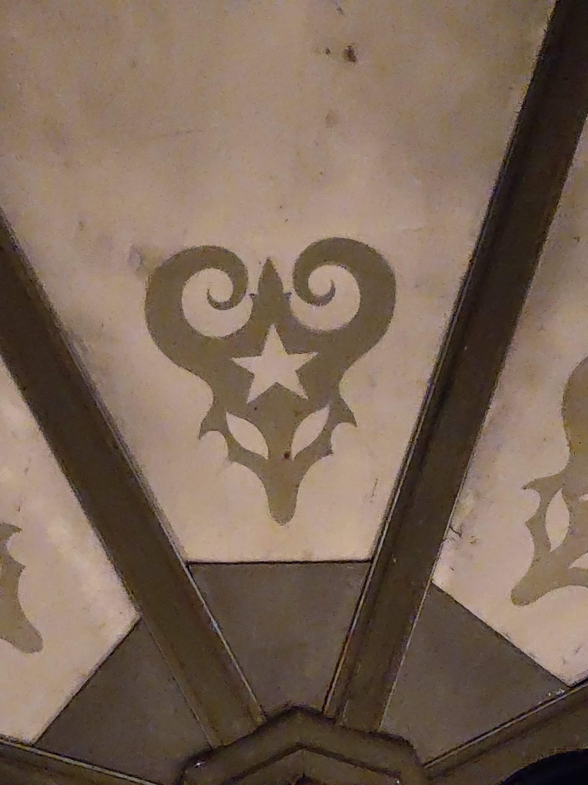 Een detail van het plafond in de Ronde Zaal.