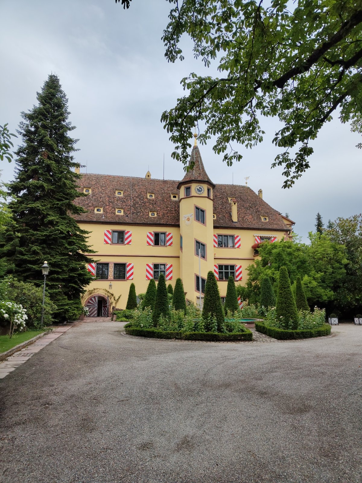 Schloss Balthasar, gezien vanaf de kant van het dorp Rust.