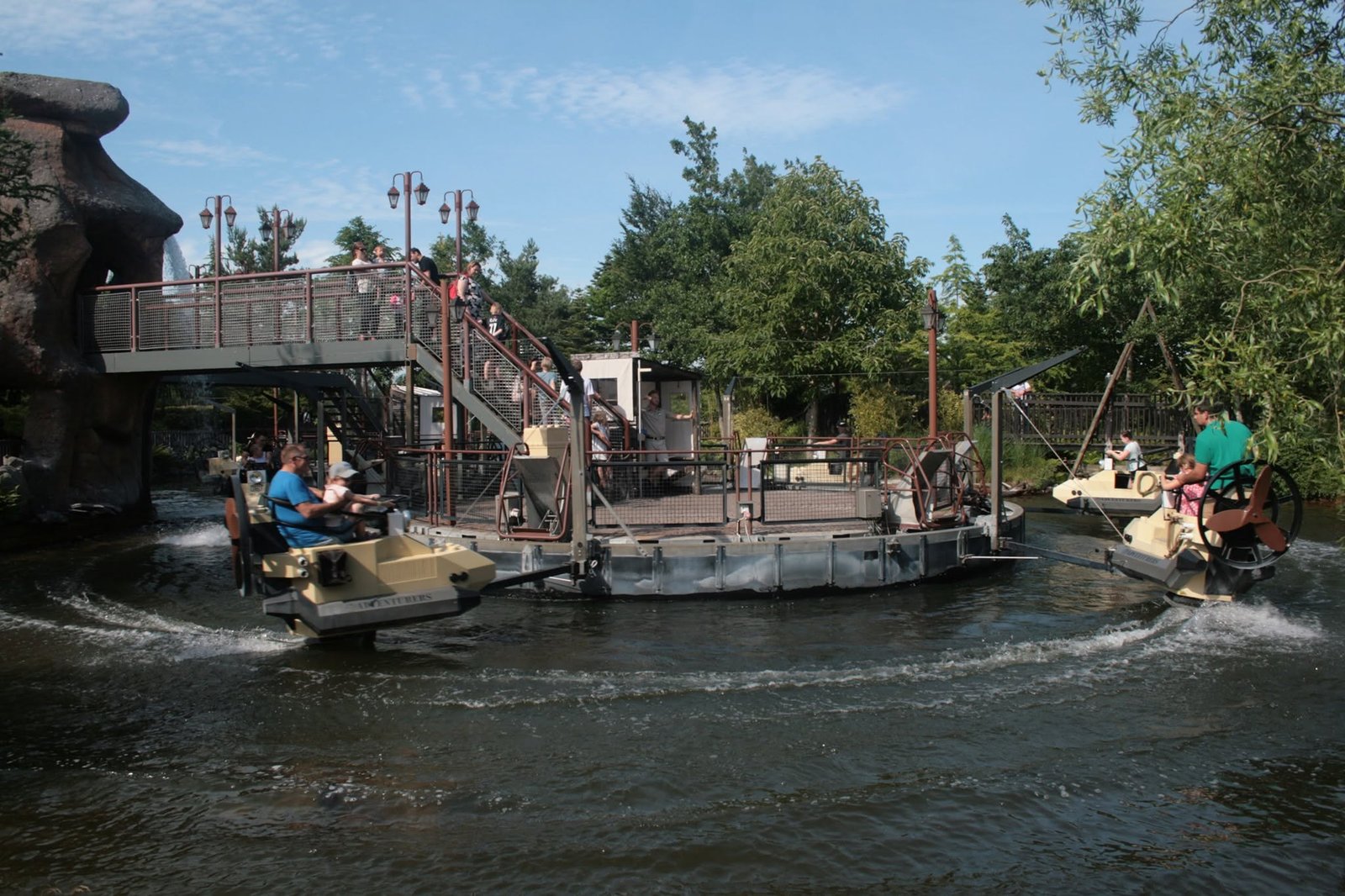 Watercarrousel Jungle Racers, een lage capaciteit, maar wel erg leuk.