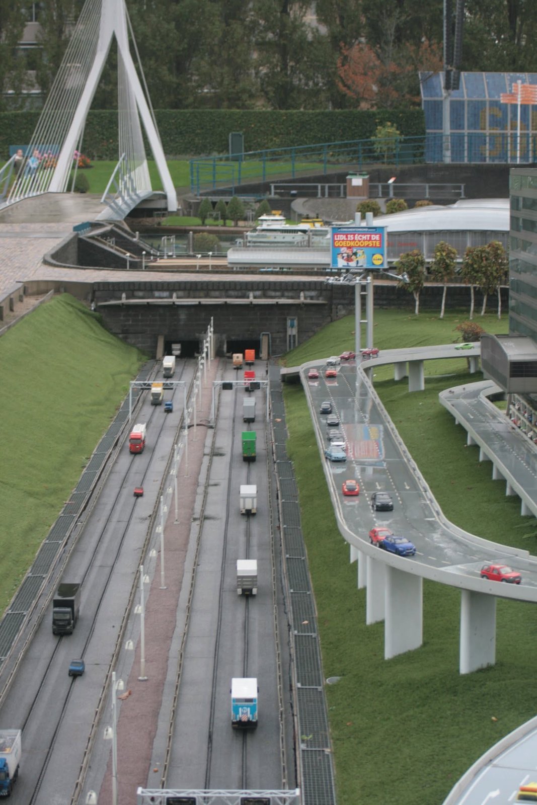 Een willekeurige snelweg, nog zonder later toegevoegde weginspecteur van Rijkswaterstaat.