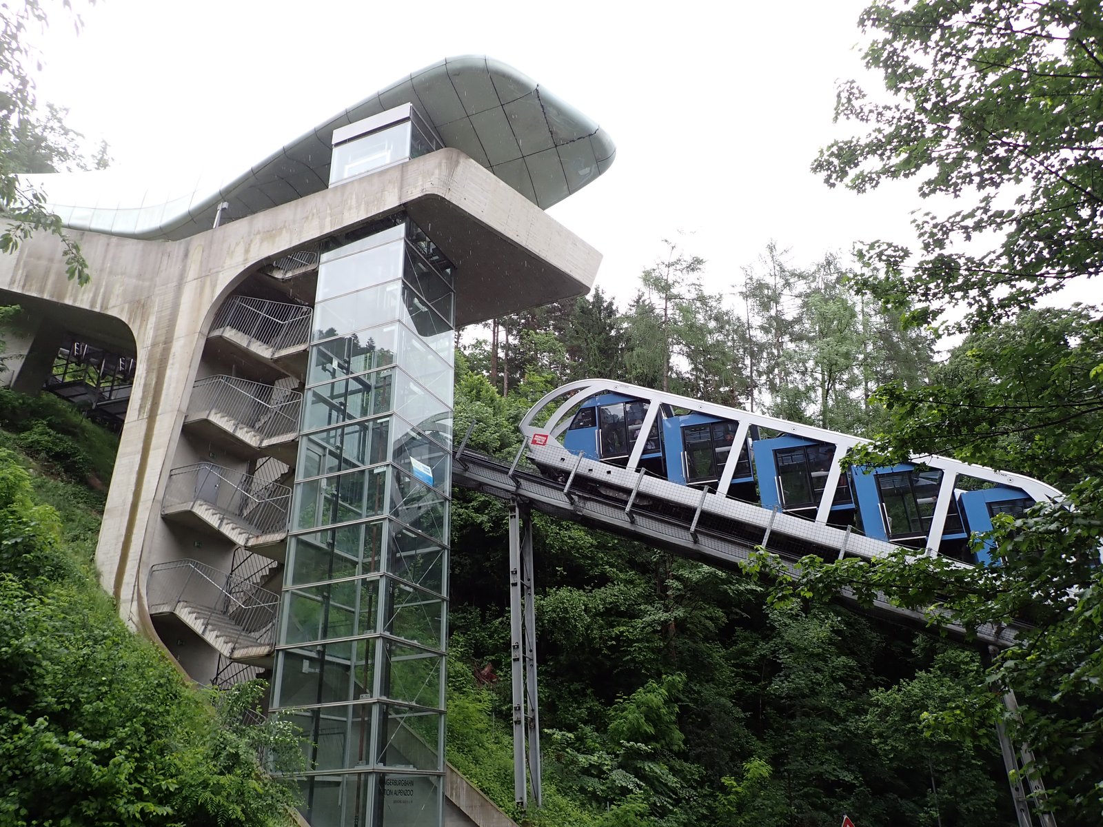 Station Alpenzoo, een uniek ontworpen station voor de Hungerburgbahn.