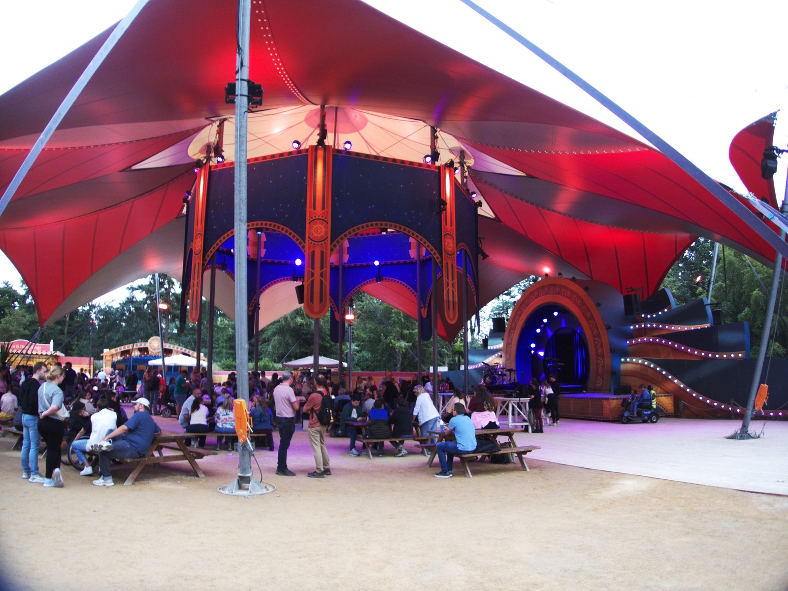 Een blik op het Zomerfestival vanaf een afstandje.