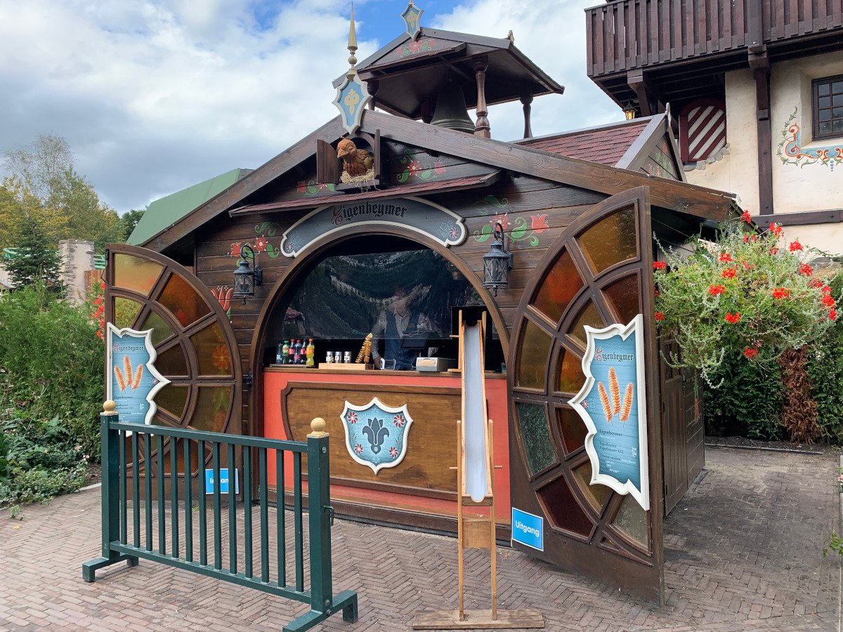 Coronawachtrijtje voor een snackchalet