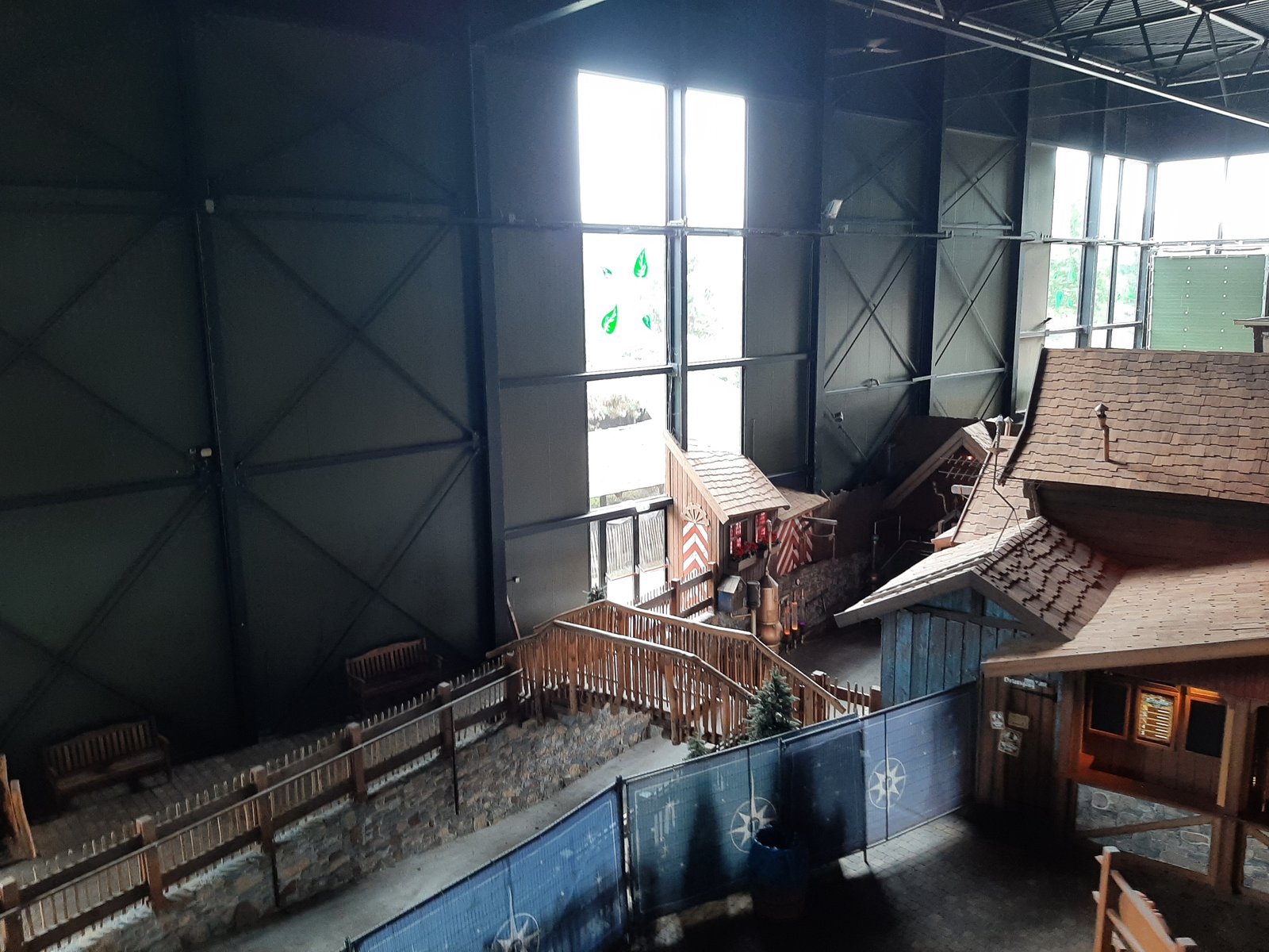 Nogmaals uitzicht vanuit het 'reuzenrad' op de werkzaamheden bij de Maximus' Blitz Bahn.