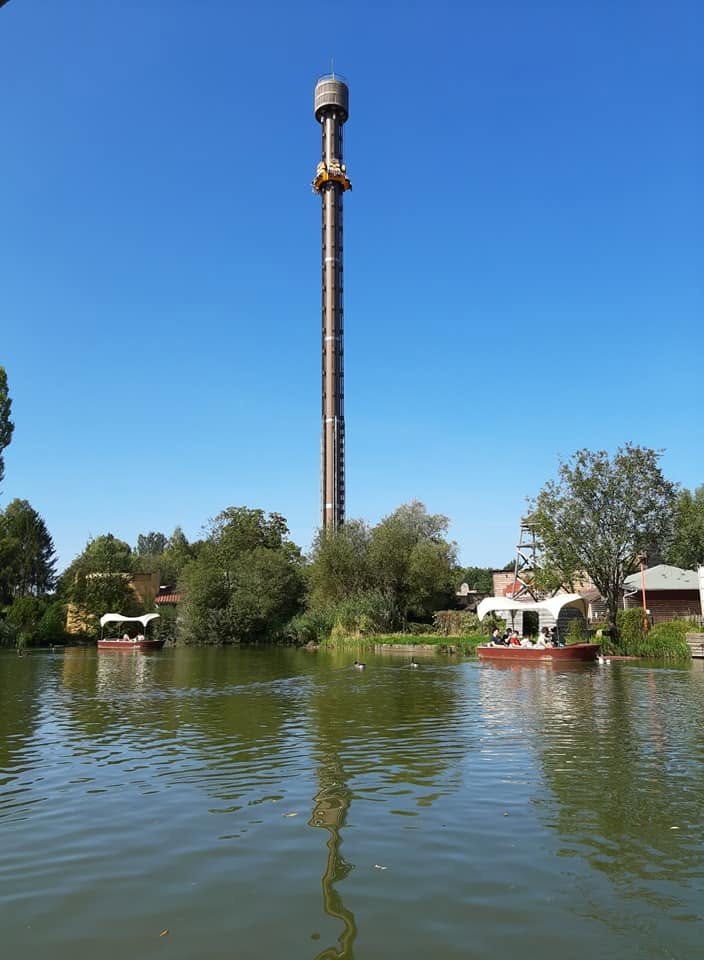 De attracties Gold River Adventure en Dalton Terror.