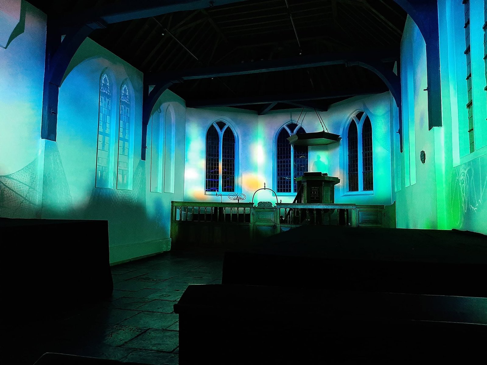 Lichtshow in de kerk.