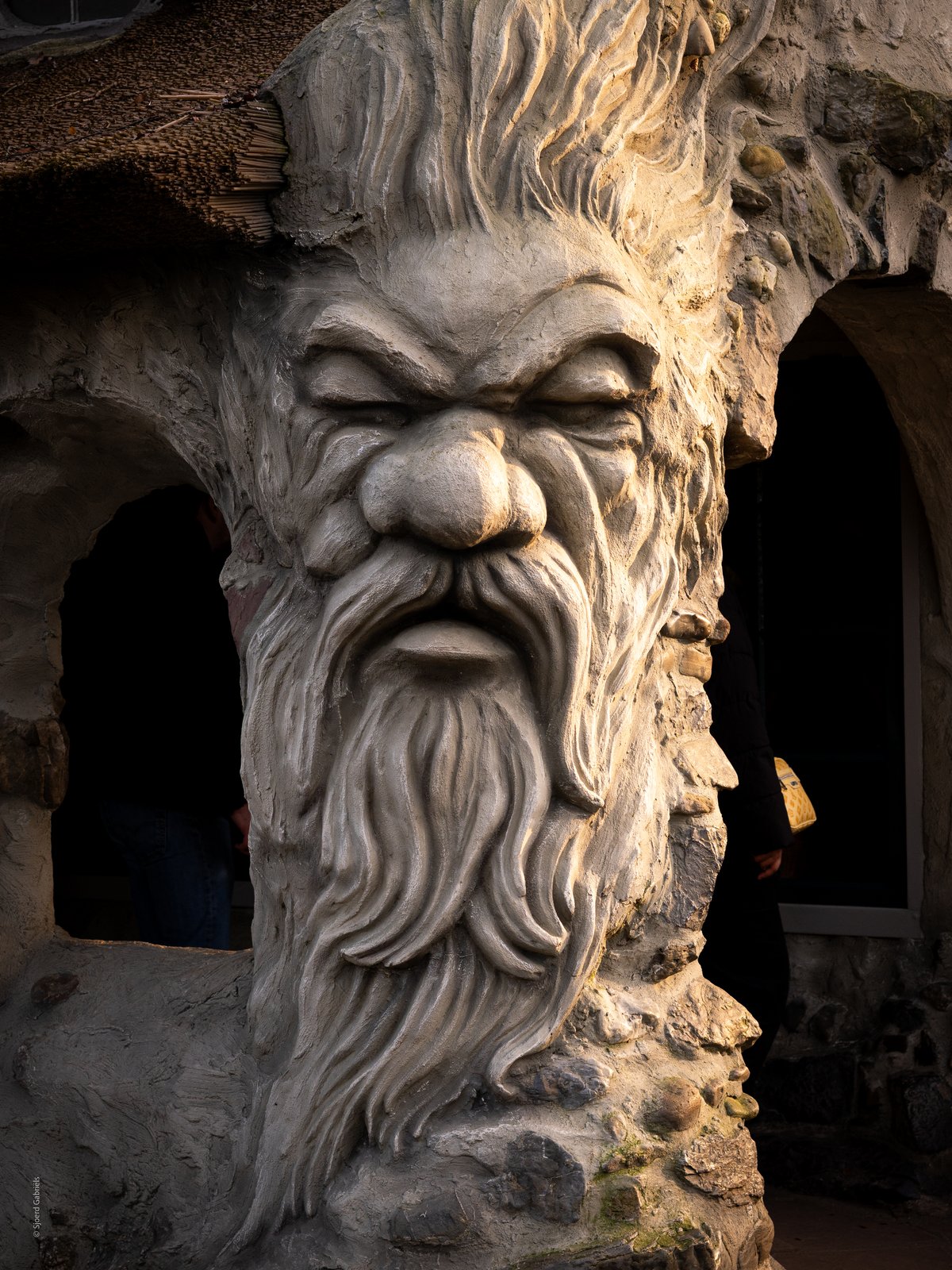Karakteristieke kop. Het huisje van de Zeven Geitjes zal ergens de komende tien jaar ook herbouwd gaan worden. Hopelijk lukt het de Efteling dan om de charme van dit gebouwtje te behouden.