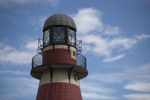De vuurtoren in het Cambron-by-the-Sea gebied.