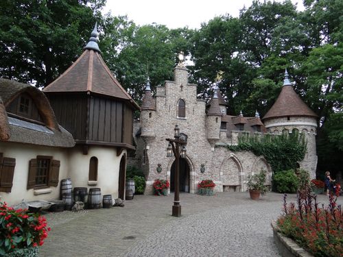 Het plein voor het kasteel van de boze stiefmoeder