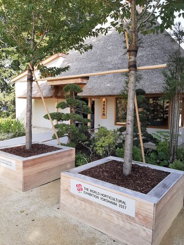 Het paviljoen van Japan. Zoals gebruikelijk een zeer net en strak aangelegde tuin en binnen werd je begroet door Japanners met een vriendelijke buiging.