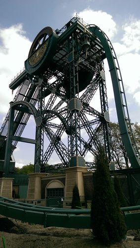 Baron 1898, korte tijd voor opening. Goed te zien aan het groen dat nog niet gegroeid is.