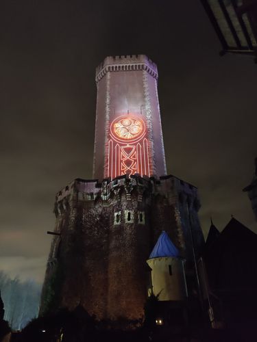 Onderweg naar de parkeerplaast Mystery nog even gekeken naar de projectieshow op Mystery Castle. Nu gauw opwarmen in de auto en terug naar Nederland.