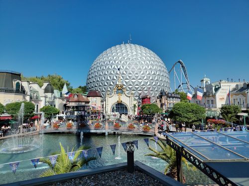 En weer terug aan de grond, een mooi kijkje naar de niet-epcot-bal!