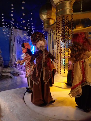 Eén van de animatronics op een draaischijf.