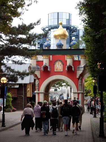Een doorkijkje richting het Russische themagebied.