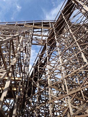 We wagen ons nog aan een ritje in Wodan. Het blijft een indrukwekkende houten constructie, met mooie zichtlijnen vanuit de wachtrij.