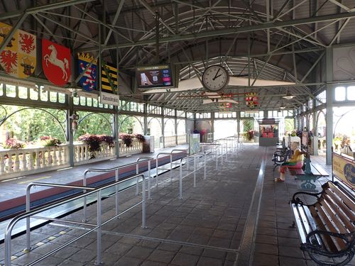 Station Alexanderplatz, u kunt hier uitstappen voor de uitgang en Voletarium.