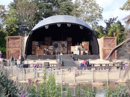 De 'Main Stage' van Port Laguna. Ik hoop dat ze dit jaar voorzichtig zijn met de kluis... wie weet wat daar wel niet in zit!