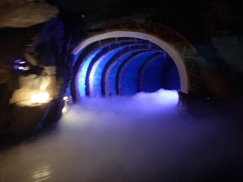 Het darkridegedeelte van Merlin's Quest. Ik blijf de combinatie licht en mist in de tunnel mooi vinden.
