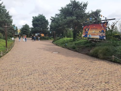 Mooi ruim opgezet wandelpad vanaf de parkeerplaats.