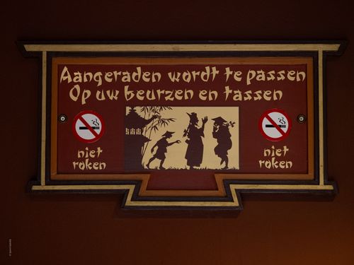 Het aangeraden-wordt-te-passen-bord in Chinese stijl.